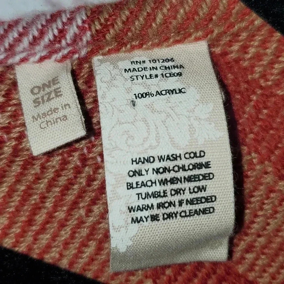 Soft Surroundings Buffalo Wrap Shawl Red Beige Check - Picture 8 of 9